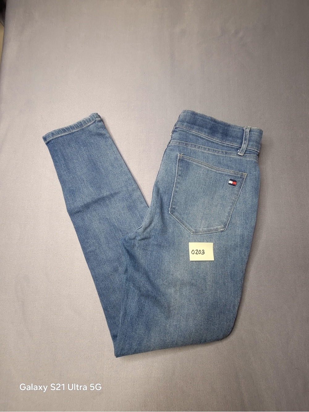 Tommy Hilfiger women's Medium Blue Slim Jeans with Back Logo  size 6
